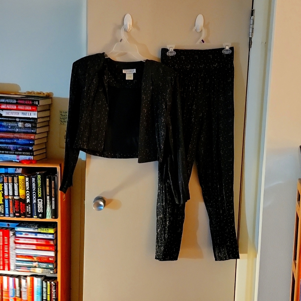 ONE OF A KIND VINTAGE Two Piece Medium Size Pant Suit black with Gold specks